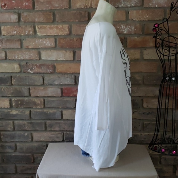 Nwot Hollister white t-shirts - Picture 4 of 6